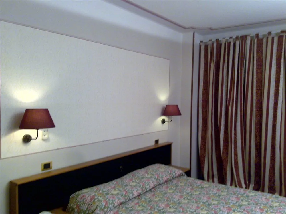 Hotel Monti San Baronto