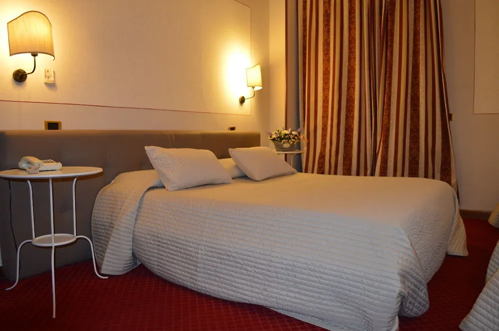 Hotel Monti San Baronto
