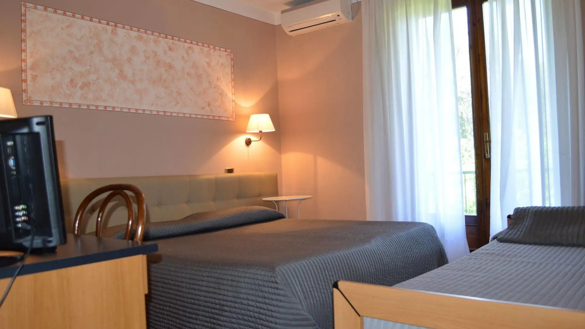 Hotel Monti San Baronto