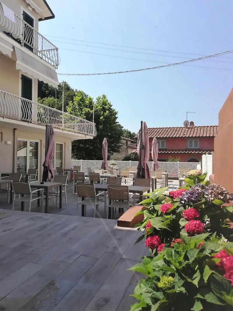 Hotel Monti San Baronto