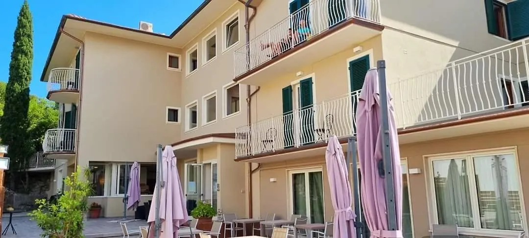 Hotel Monti San Baronto