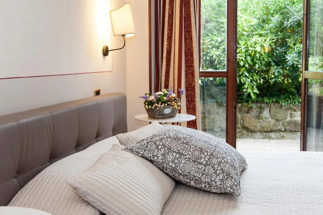 Hotel Monti San Baronto