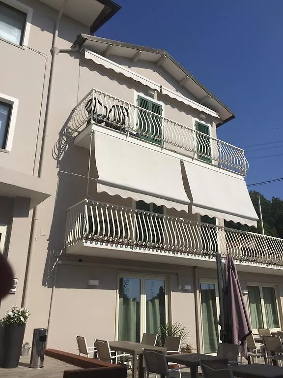 Hotel Monti San Baronto