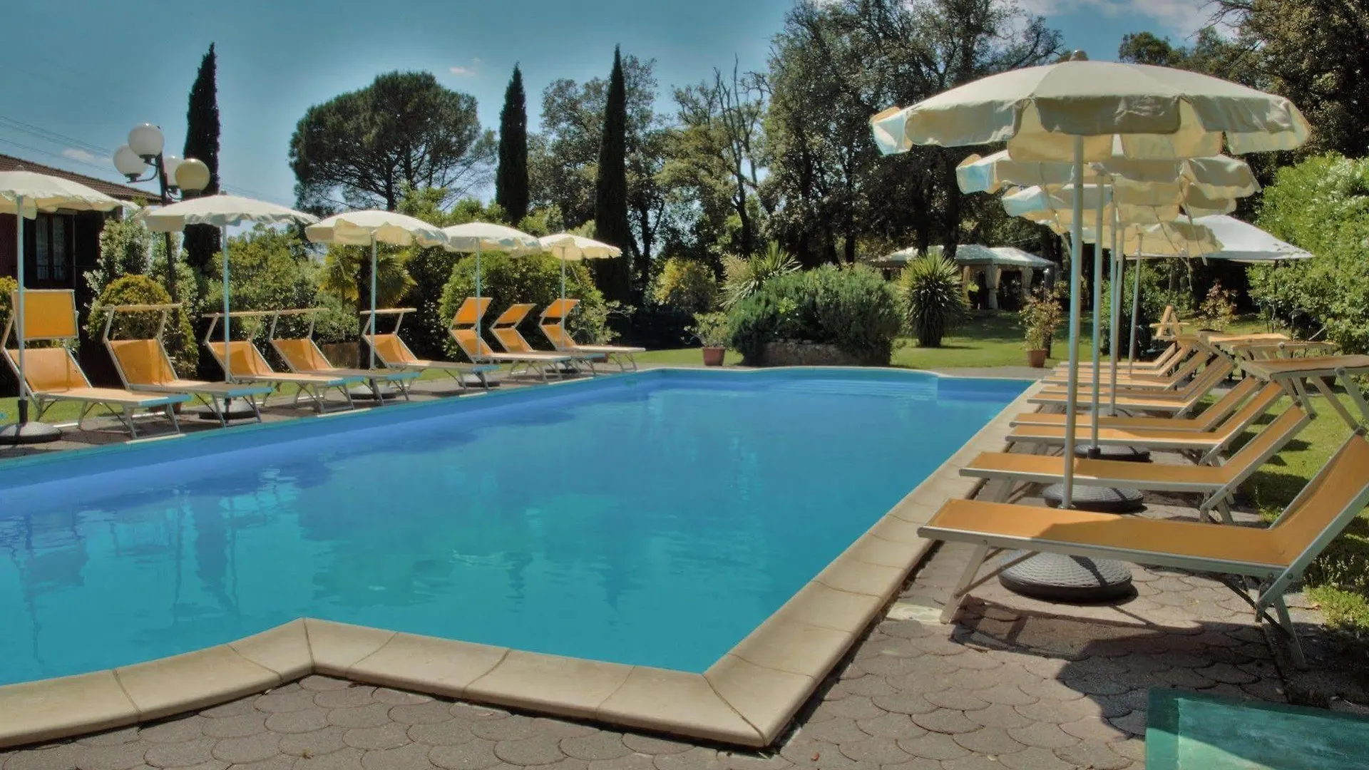 Hotel Monti San Baronto